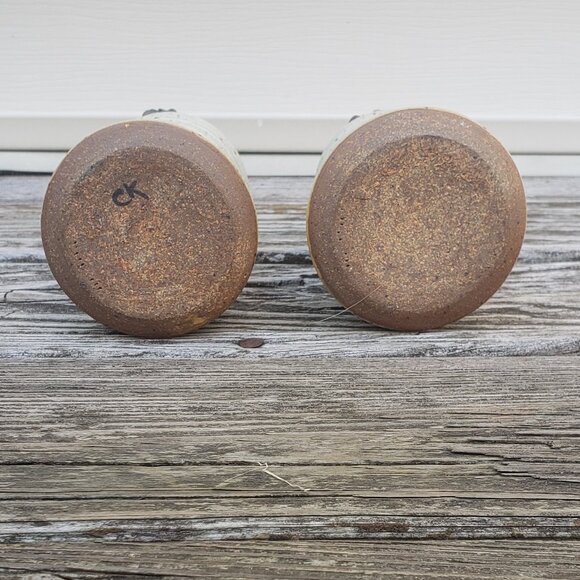 Vintage Mr and Mrs Pottery Salt and Pepper Shakers. Signed CK - Picture 6 of 6